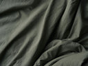 Linge de lit uni vert en percale de coton, froissé avec douceur