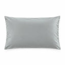 Taie d'oreiller rectangulaire en satin de coton bleu gris, en précommande | Julie Lavarière