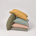 Taies d'oreiller unies jaune sucre, olive, vert lichen, flamand rose et vert chic en percale de coton 80 fils, en précommande | Julie Lavarière